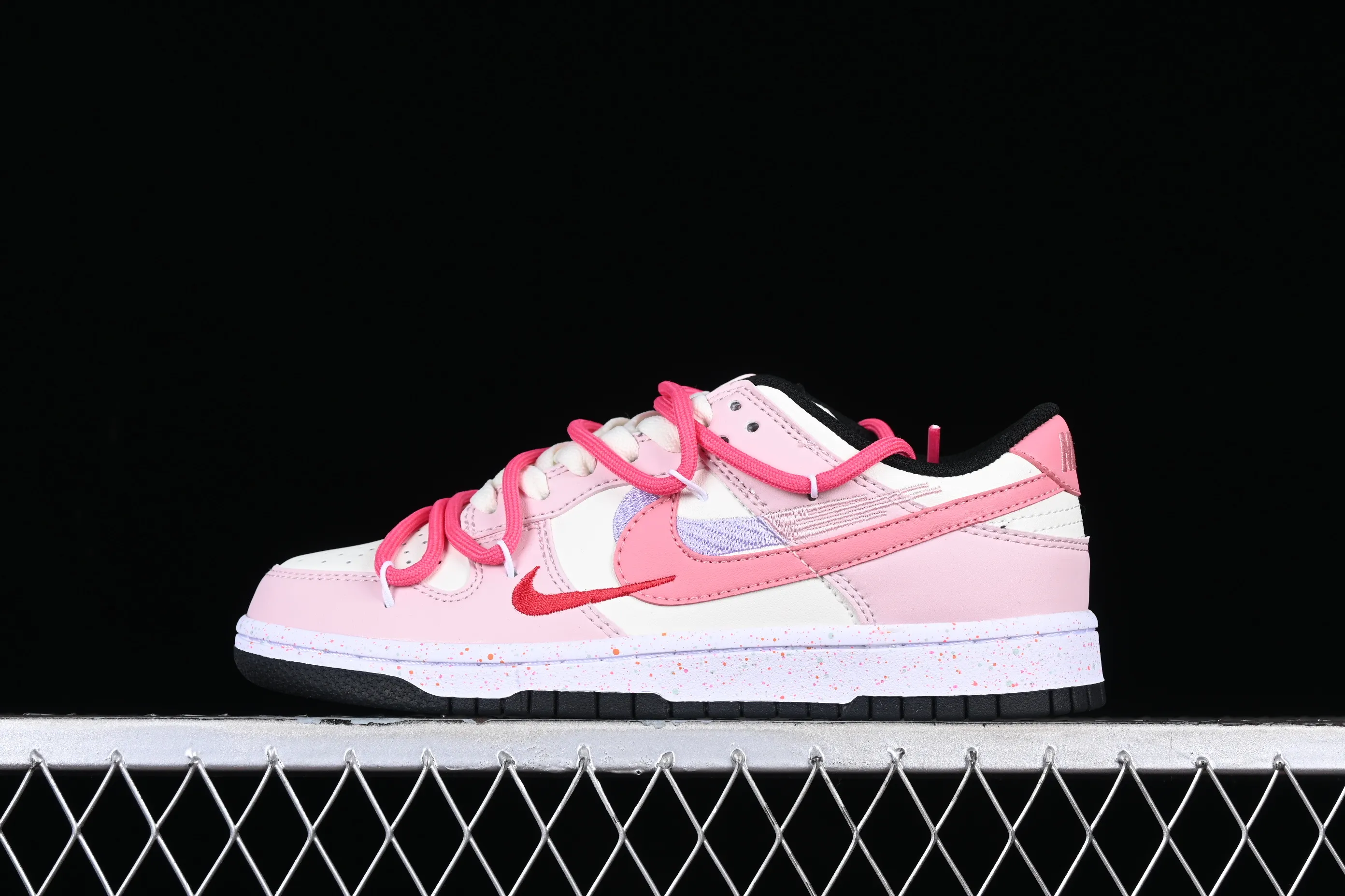 All Categories Nk SB Dunk Series Nk SB Dunk Low Low-top sneakers Nk Dunk Low "Multi Color" Vibrant three hooks Customized version of deconstructed strap casual sneakers FD4623-131